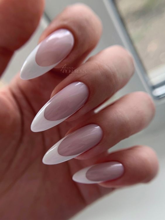28 Sommer French Nageldesign Variationen