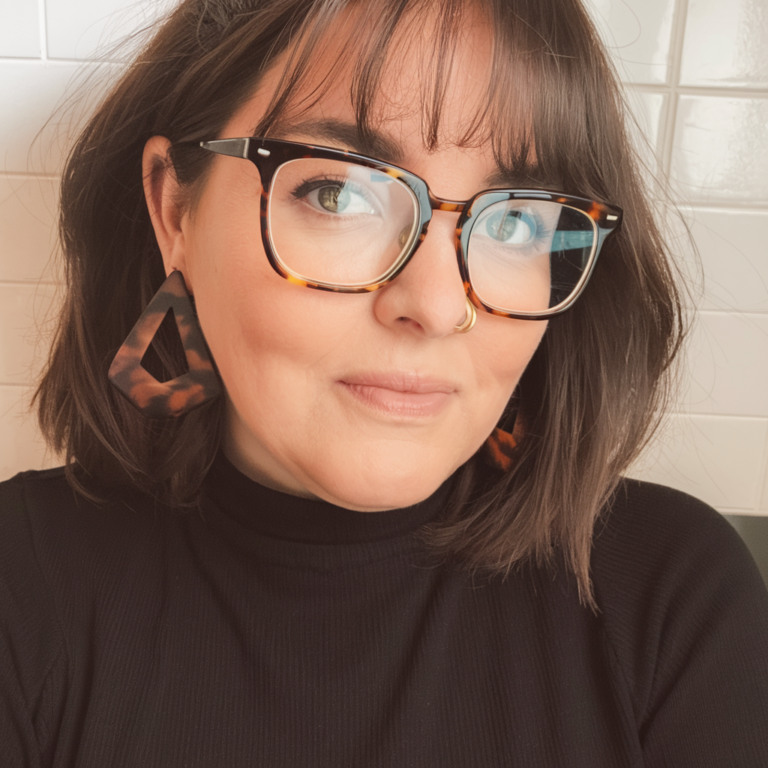 30 Frühlingsfrisuren für mollige Frauen 2025: Schmeichelhafte Ideen für runde & ovale Gesichter